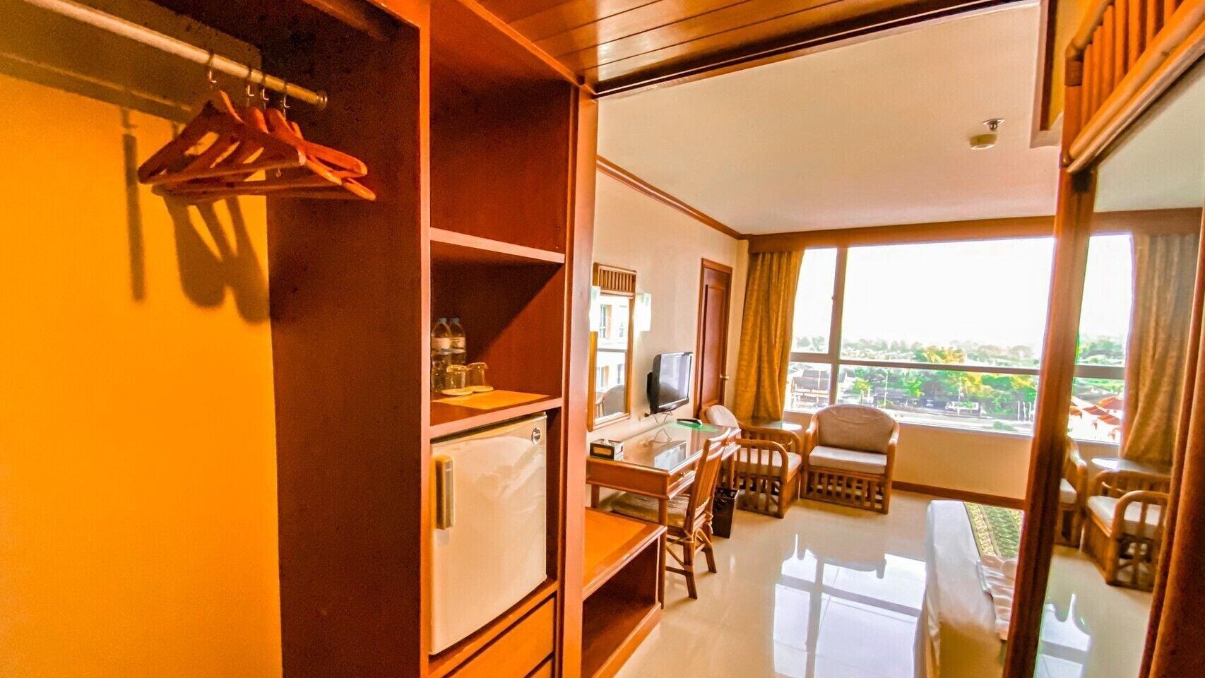 K Park Grand Hotel Sha Plus Certified Сурат-Тхані Екстер'єр фото